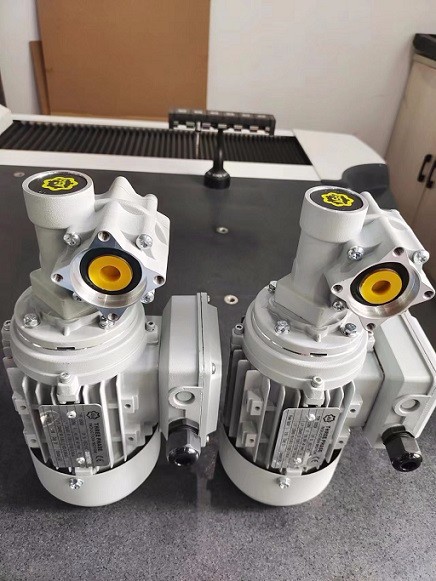 艾思捷為德資企業定制的紡織專用蝸輪蝸桿減速機 (3).jpg