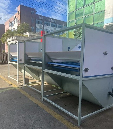 冬季送溫暖，艾思捷蝸輪減速機為羽絨服充絨機上提供動力支持 (2).jpg