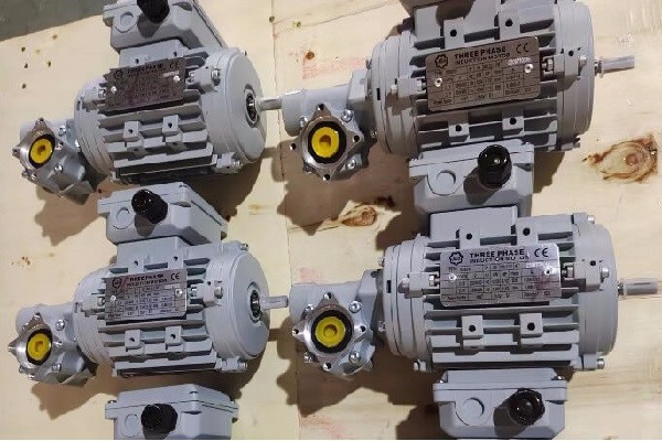 艾思捷RV減速機(jī)在造紙?jiān)O(shè)備上的應(yīng)用 配套出口.jpg